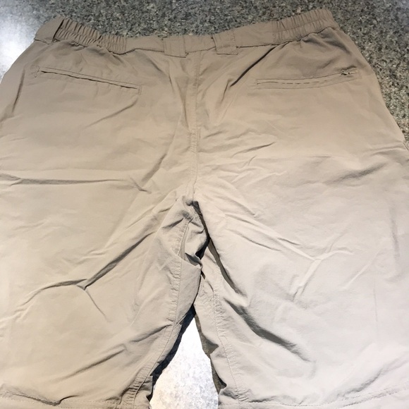 Army green Guide’s Choice XL shorts.  Many pockets.  Nylon and elastic - Picture 6 of 8